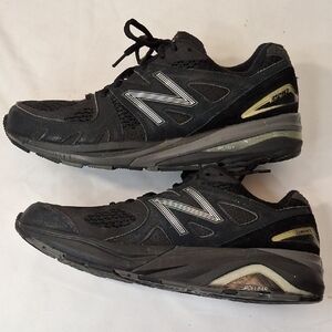 New Balance Women's Black and Gray Athletic Shoes. 1540 Lightly Worn.